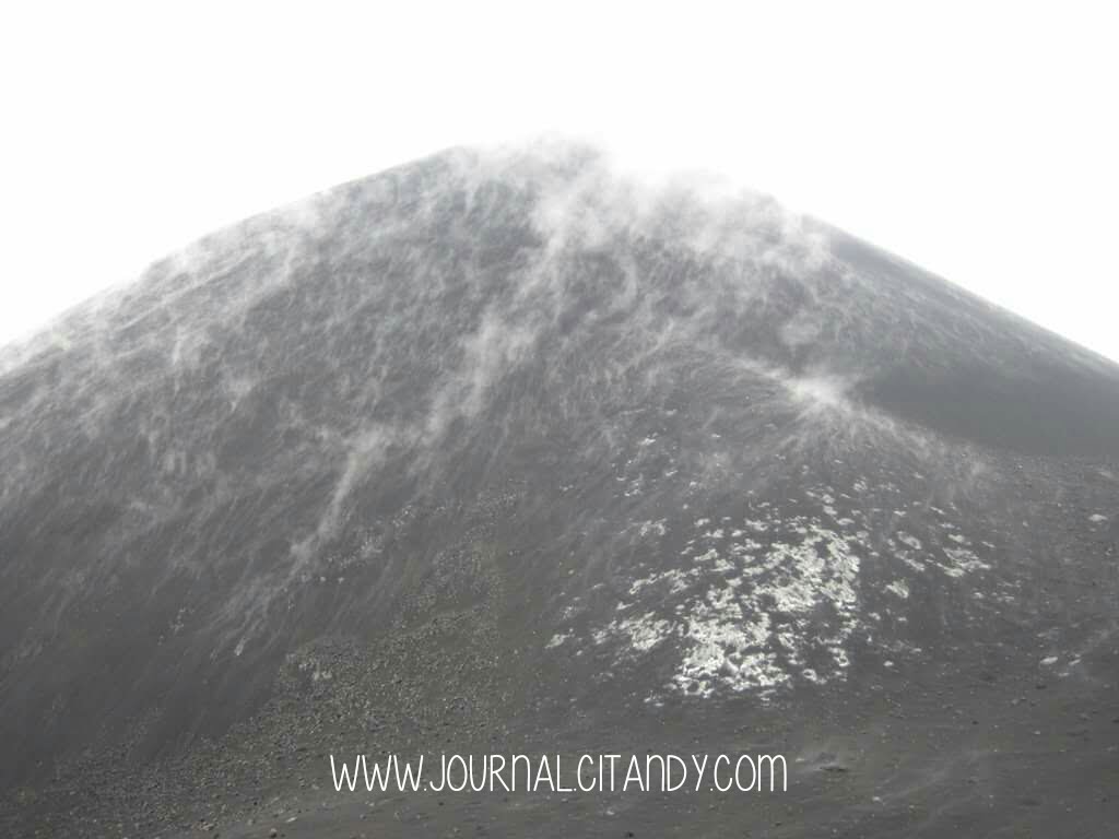 Puncak Gunung Anak Krakatau